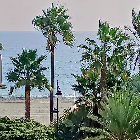 Junto Al Mar